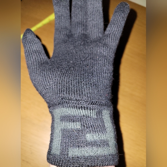 FENDI women's black gloves - Picture 8 of 9